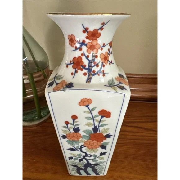 Andrea Sadek Japanese Hand Painted Porcelain Vase #8799 Grandmillennial Style - Picture 2 of 6